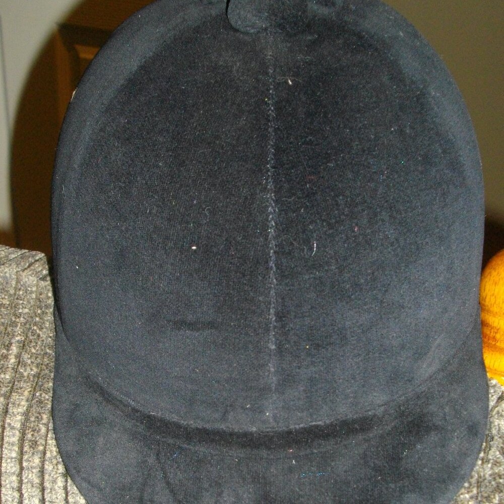 womens/juniors black velvet riding helmet. New. Size 7.
